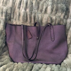 COACH MARKET TOTE IN HOLOGRAM LEATHER DARK GUNMETAL/HOLOGRAM IRIDESCENT